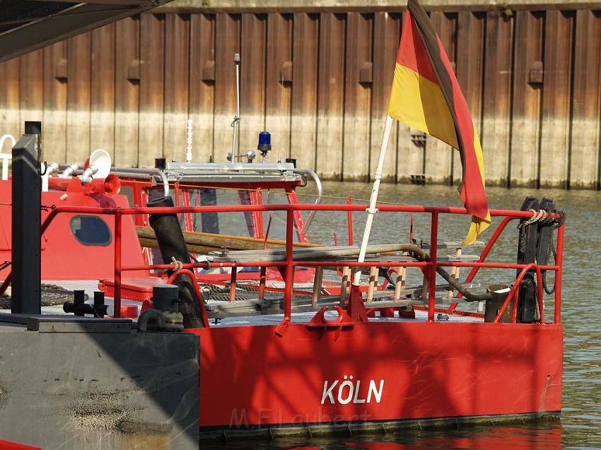 Feuerloeschboot 10-2      P090.JPG